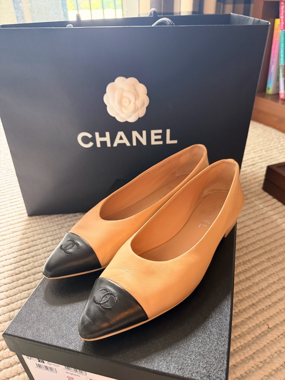 CHANEL Lambskin Beige Leather Flats with Black Cap Toe sz 40
